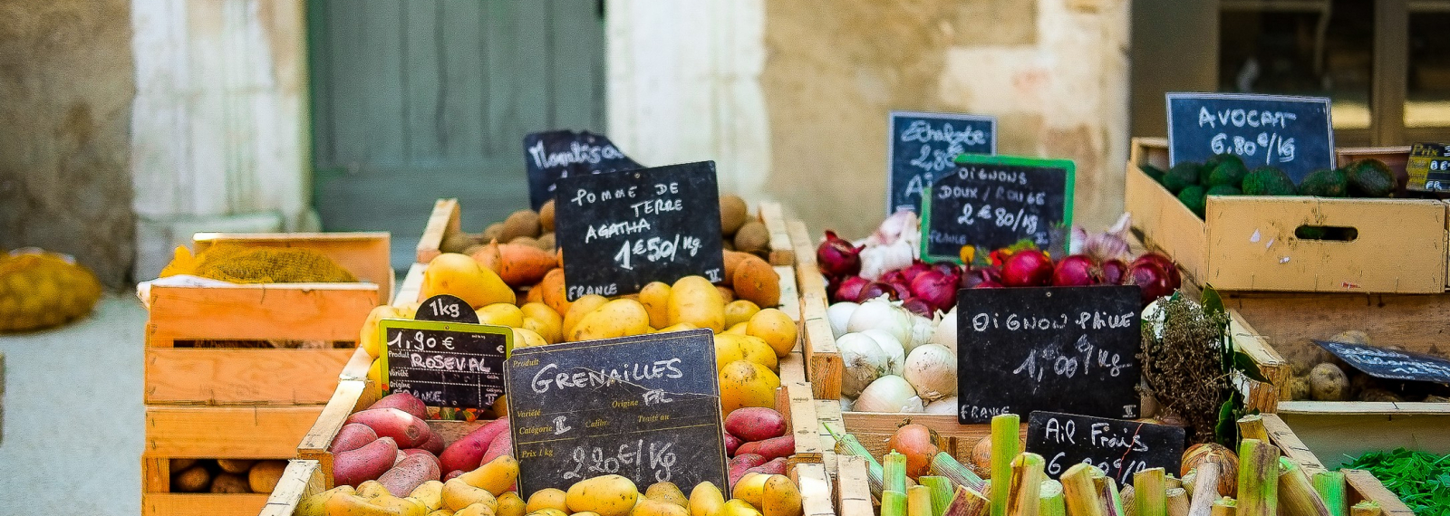 Weekly Provencal market in Eygalières